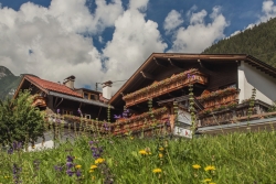 Alpengasthof Hohe Burg - Aussenansicht im Sommer