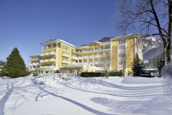 Das Alpenhaus Gasteinertal - Aussenansicht im Winter