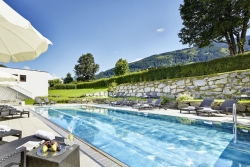 Das Alpenhaus Kaprun - Beheizter Aussenpool und Garten