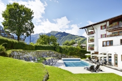 Das Alpenhaus Kaprun - Beheizter Aussenpool und Garten