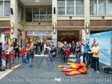 Zuschauer beim Slacklinen