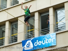 Faith Dickey beim Highlinen