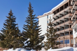 Kongress Hotel Davos - Aussenansicht im Winter