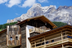 Lagacio Hotel Mountain Residence - Aussenansicht im Sommer