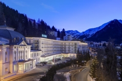 Steigenberger Grandhotel Belvedere - Aussenansicht Abenddaemmerung
