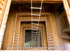 Tiefblick im Bergfried