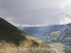 Regen ueber dem Vinschgauer Tal