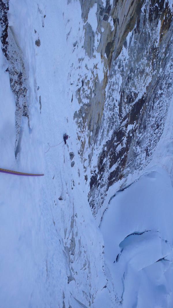 Ama Dablam Expedition 2010 - Kazuya klettert in der Nordwand