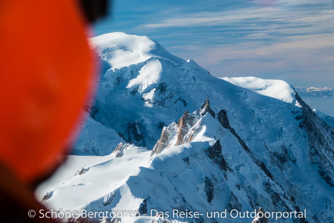 Mont Blanc Rundflug – Blick zur Aiguille du Midi
