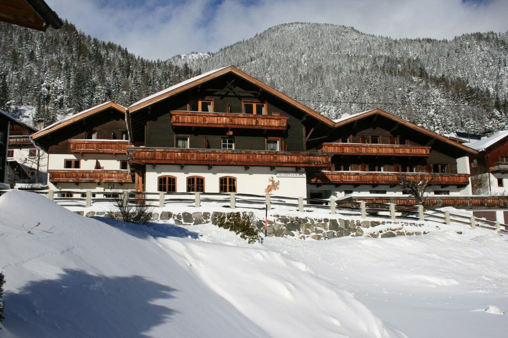Alpengasthof Hohe Burg - Aussenansicht im Winter