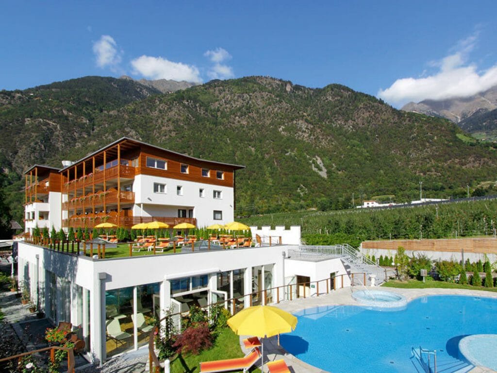 Vitalpina Hotel Waldhof - Ansicht im Sommer